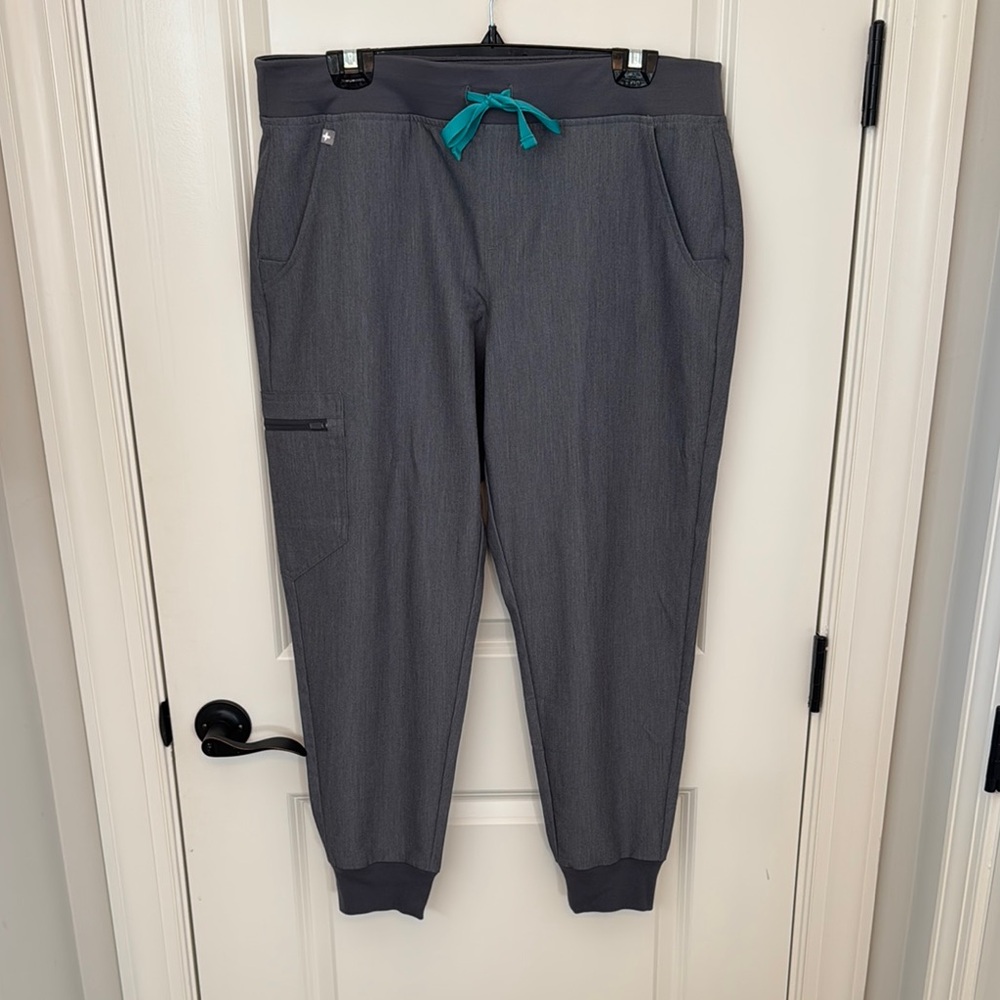 Women’s Figs Zamora joggers graphite